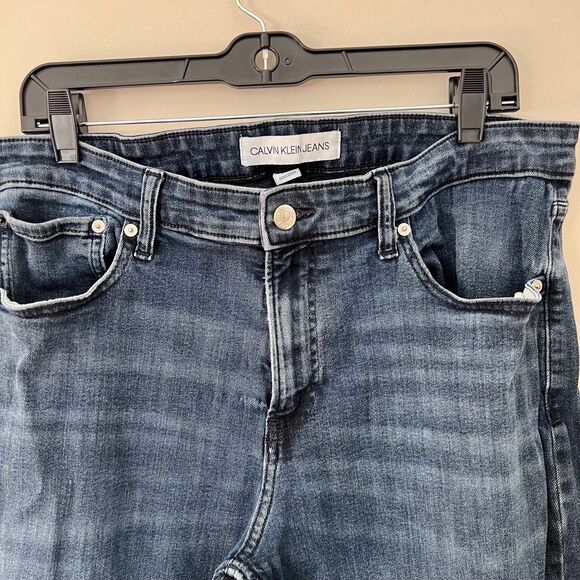 Calvin Klein Jeans Classic Straight Leg Medium Wash Denim Women's Jeans W36‎ L32 - Picture 1 of 6